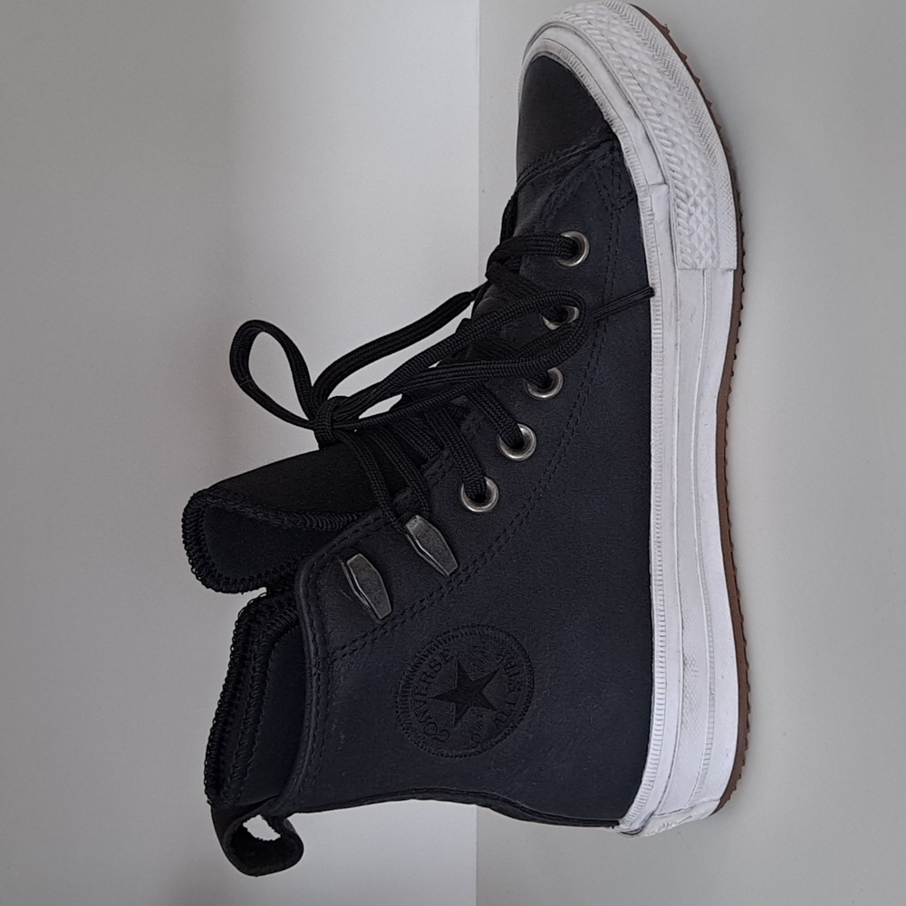 Converse Leather All-Star Chuck Taylor Hi-Top Women's Size 6